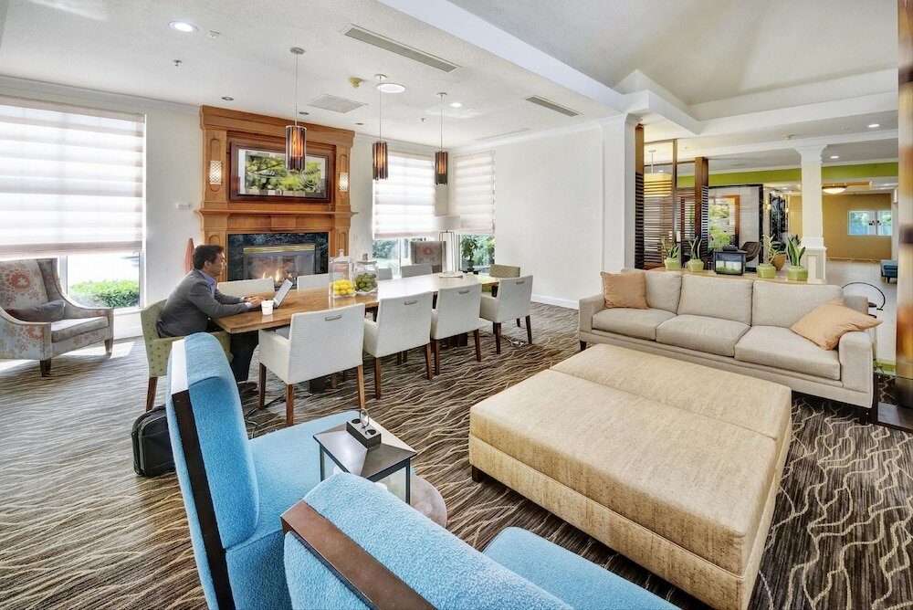 Фото Hilton Garden Inn Portland Airport