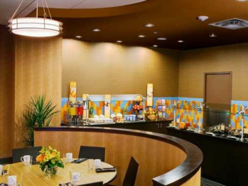 Фото DoubleTree by Hilton Cleveland Downtown - Lakeside