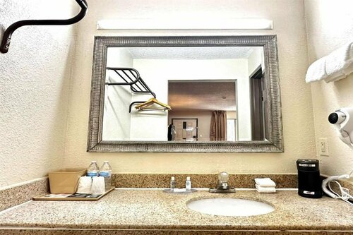 Гостиница Red Roof Inn and Suites Bossier City в Бошьер Сити