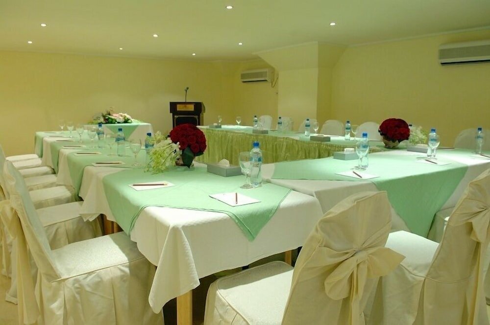 Фото Al Muntazah Plaza Hotel