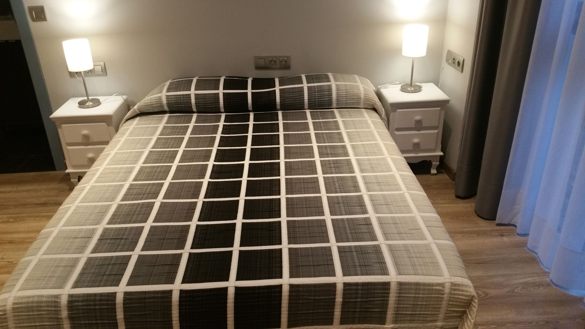 Фото Hostal MiMi Las Ramblas