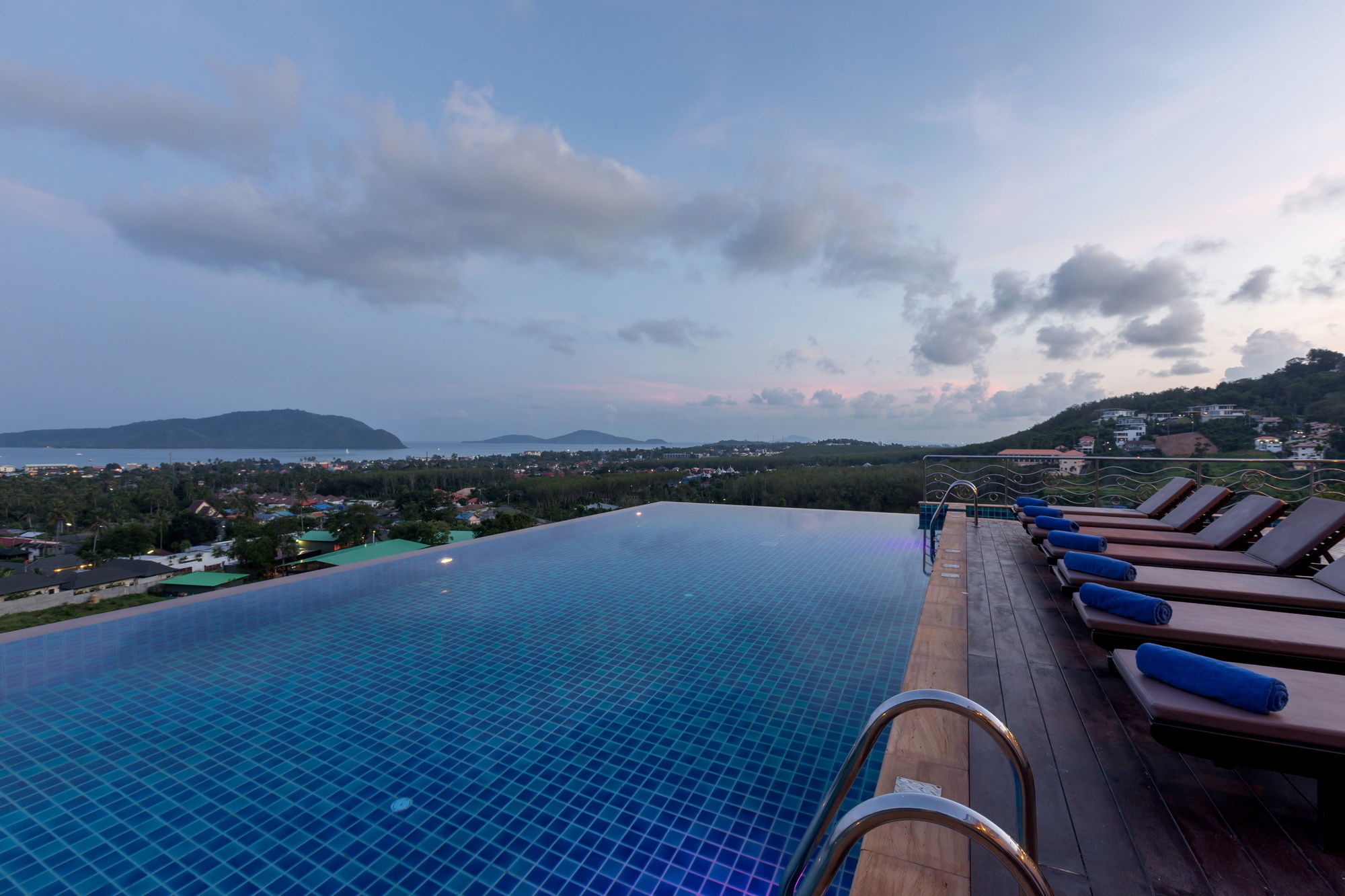 Фото The View Rawada Phuket