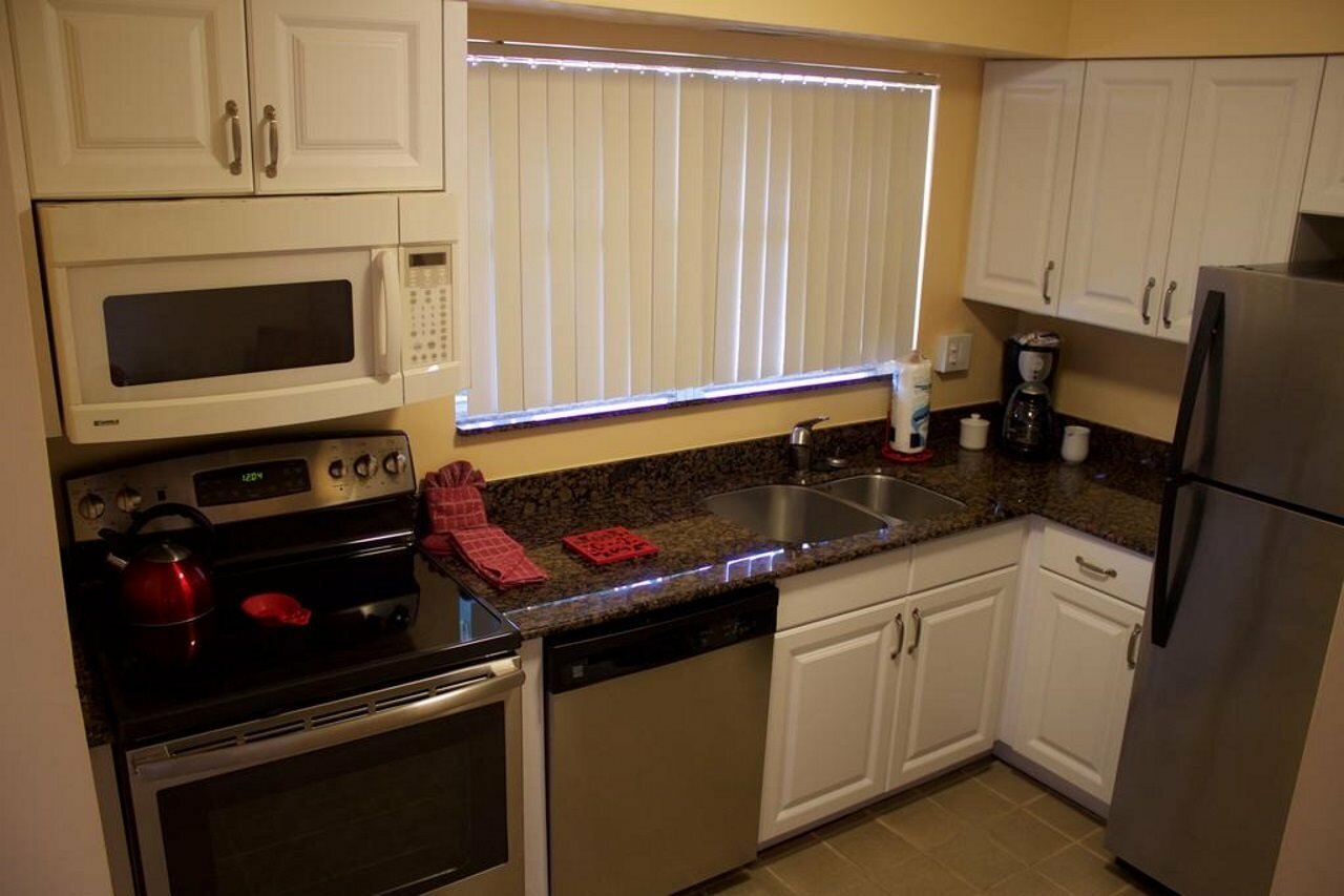 Фото Palm Beach Waterfront Suites