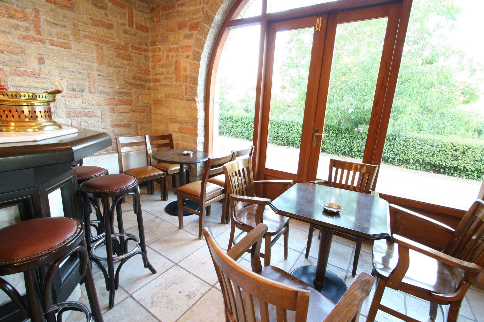 Фото Mont Helmos Hotel
