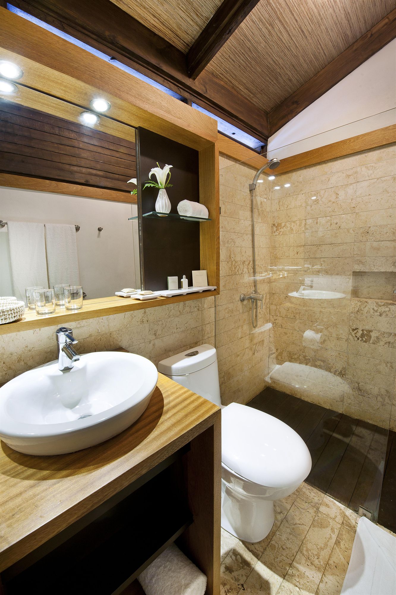 Фото Casa Bonita Tropical Lodge