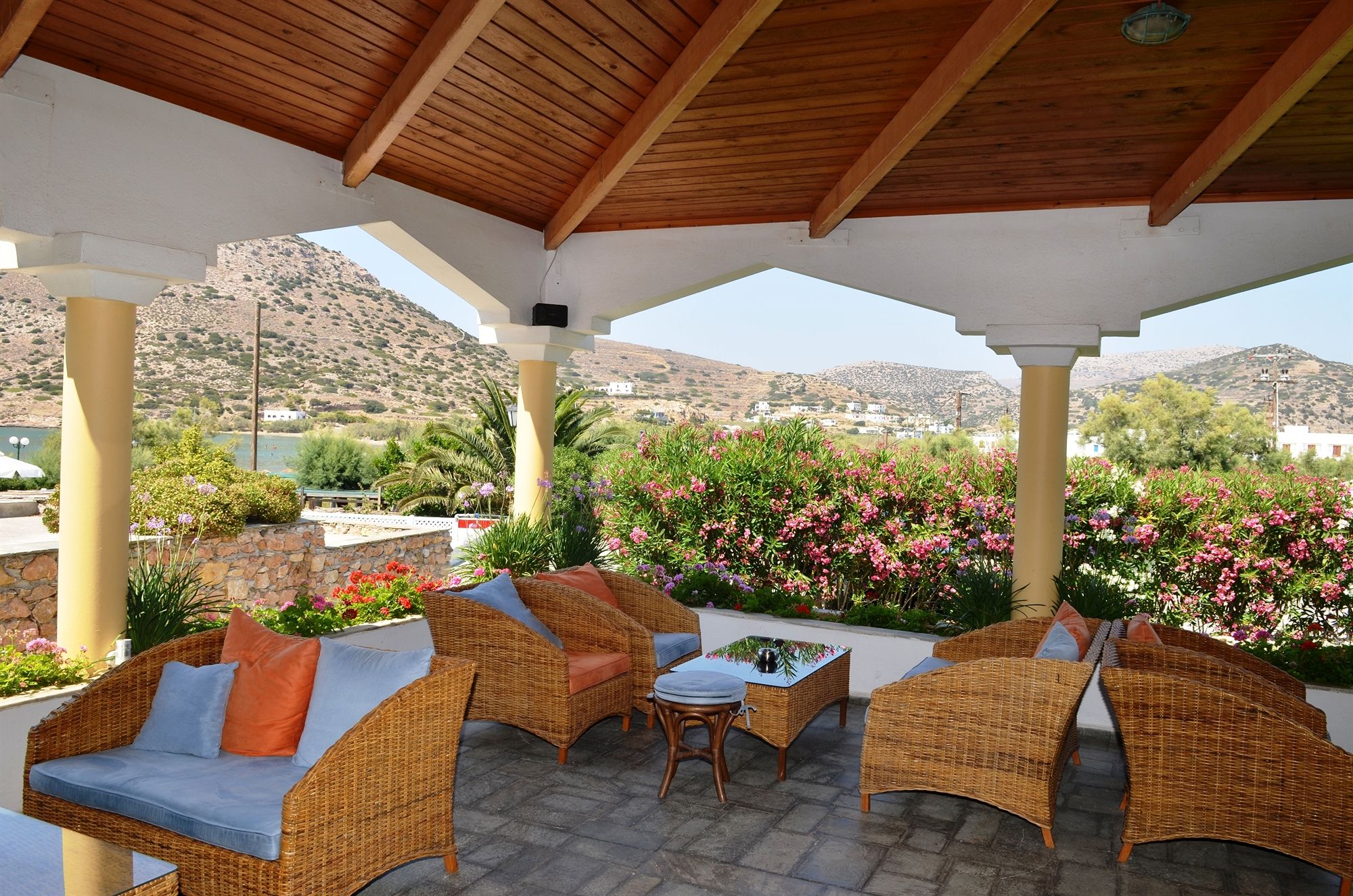 Фото Dolphin Bay Hotel