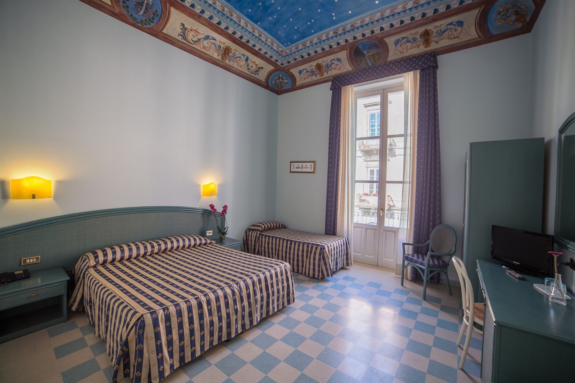 Фото отеля 2