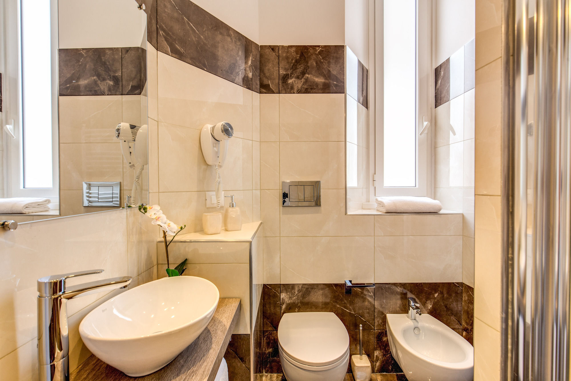 Фото The Bridge Suites