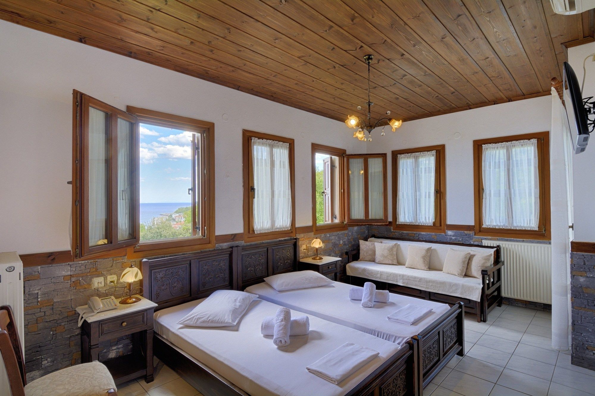 Фото Hotel Agnadi-Horefto