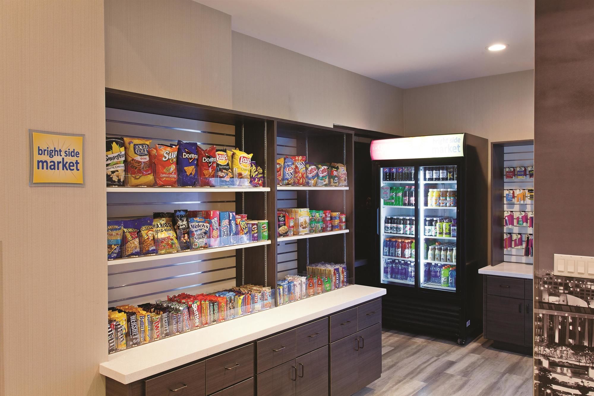 Фото La Quinta Inn & Suites by Wyndham Pomona