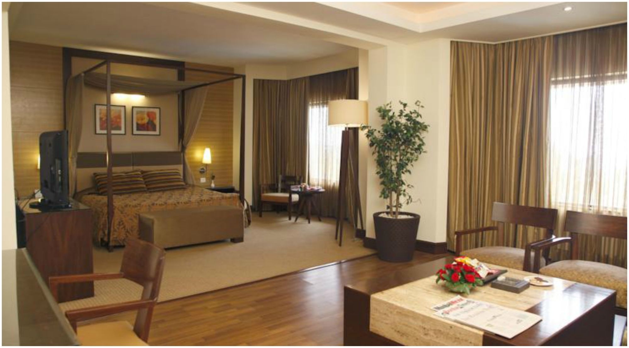 Фото The Retreat Hotel & Convention Centre