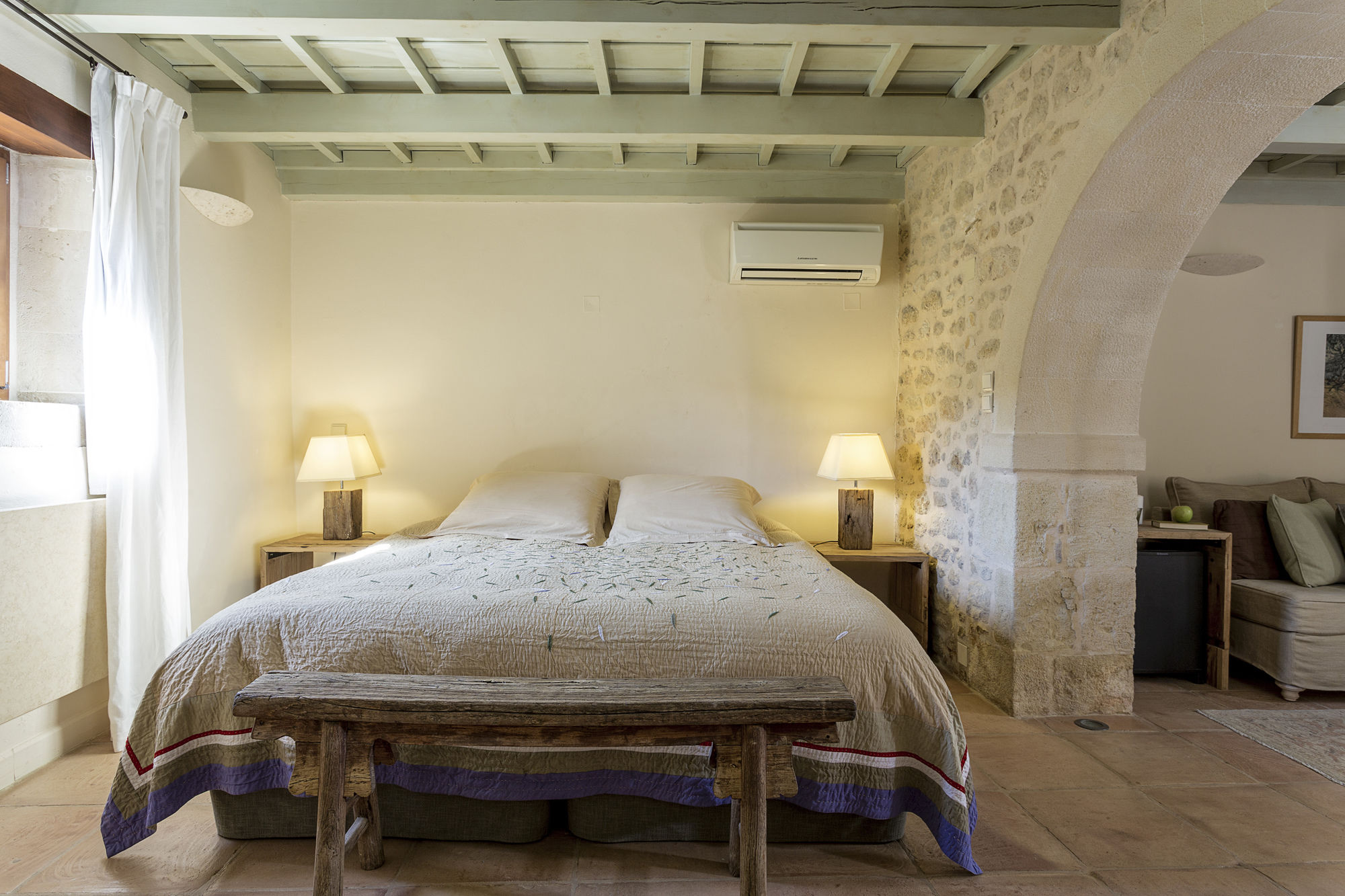 Фото Kapsaliana Village Hotel