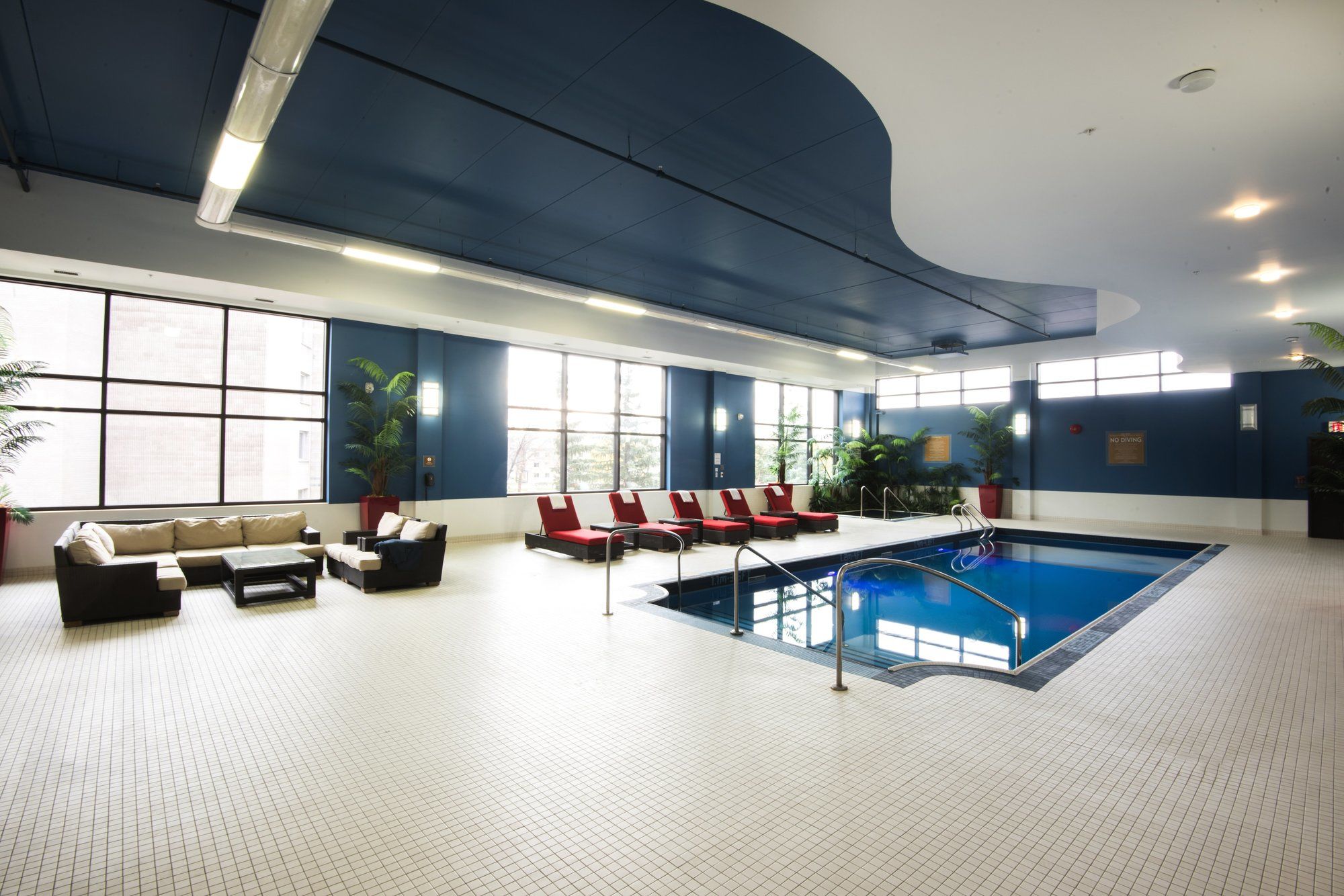 Фото Four Points by Sheraton Winnipeg South