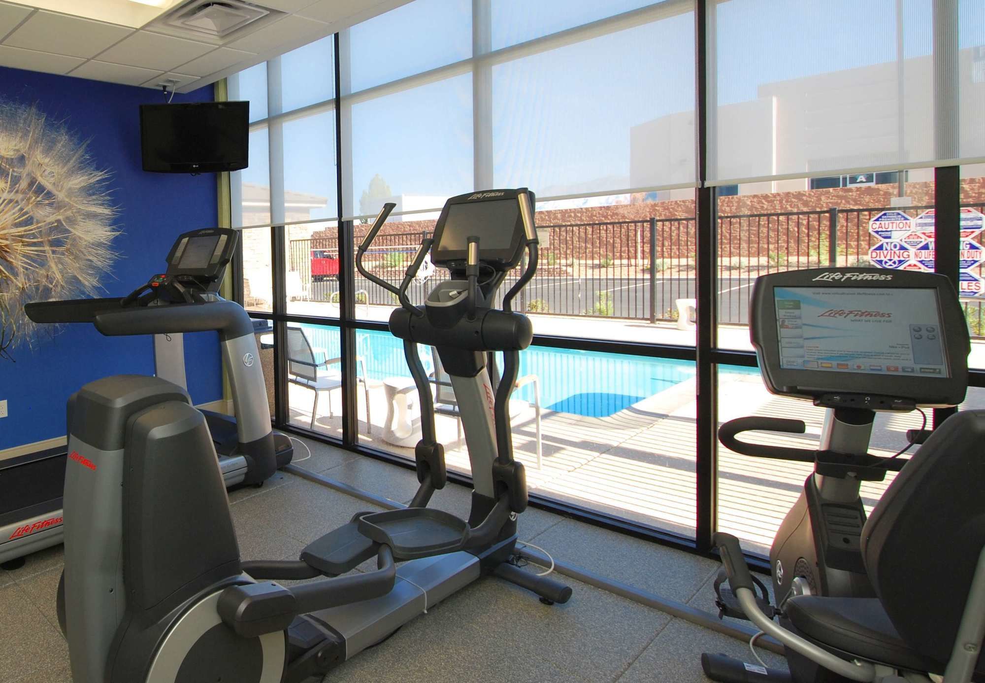 Фото SpringHill Suites Las Vegas North Speedway