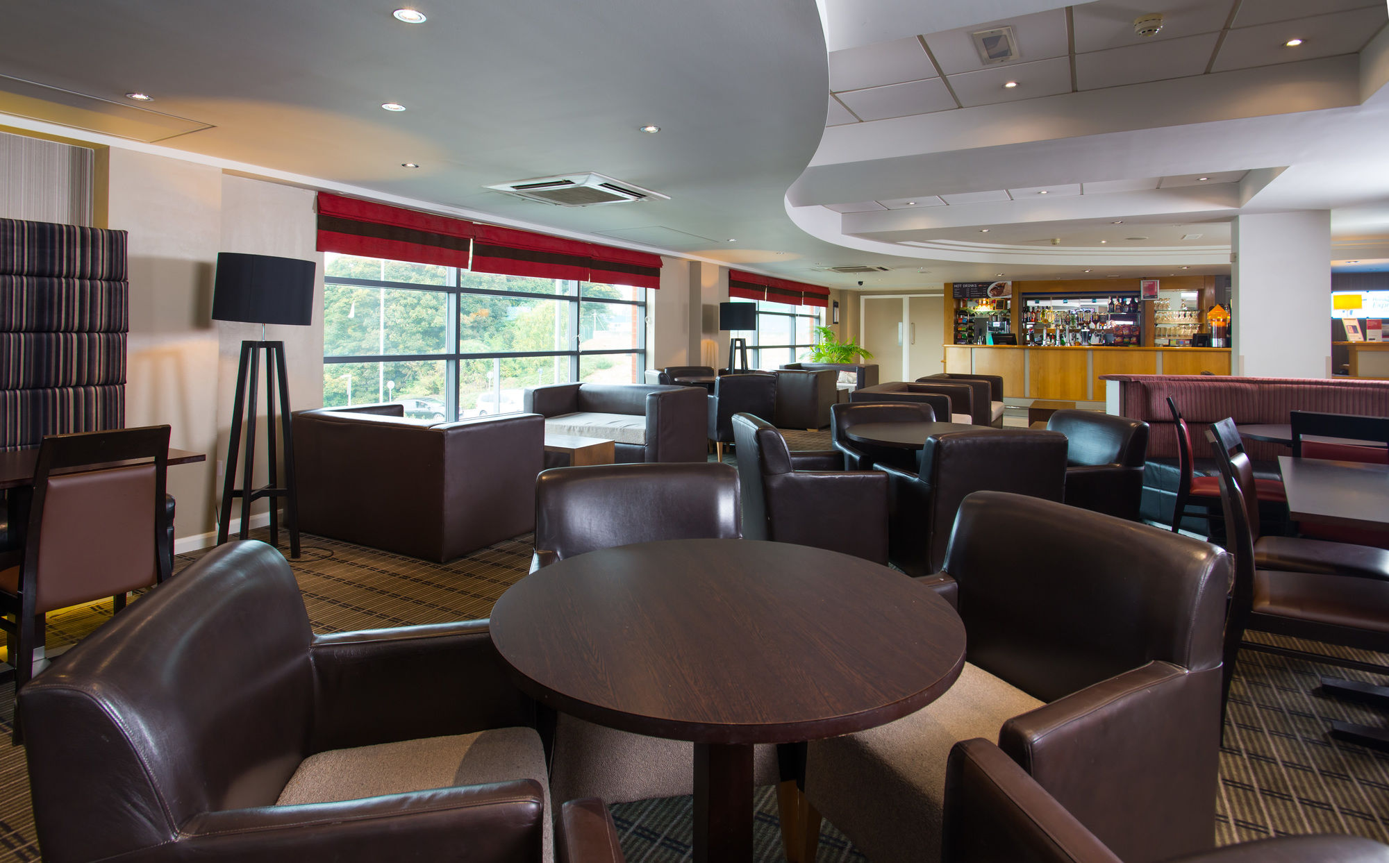 Фото Holiday Inn Express London Luton Airport, an Ihg Hotel