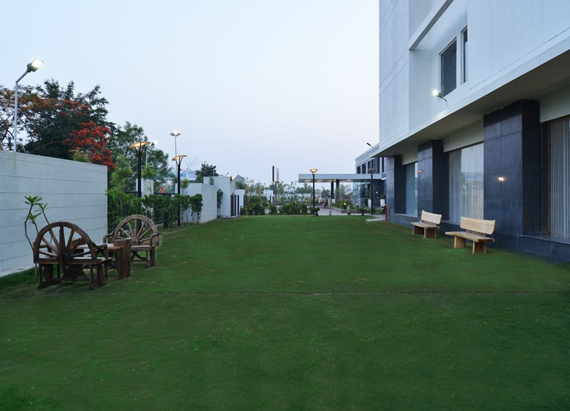 Фото Red Fox Hotel, Bhiwadi