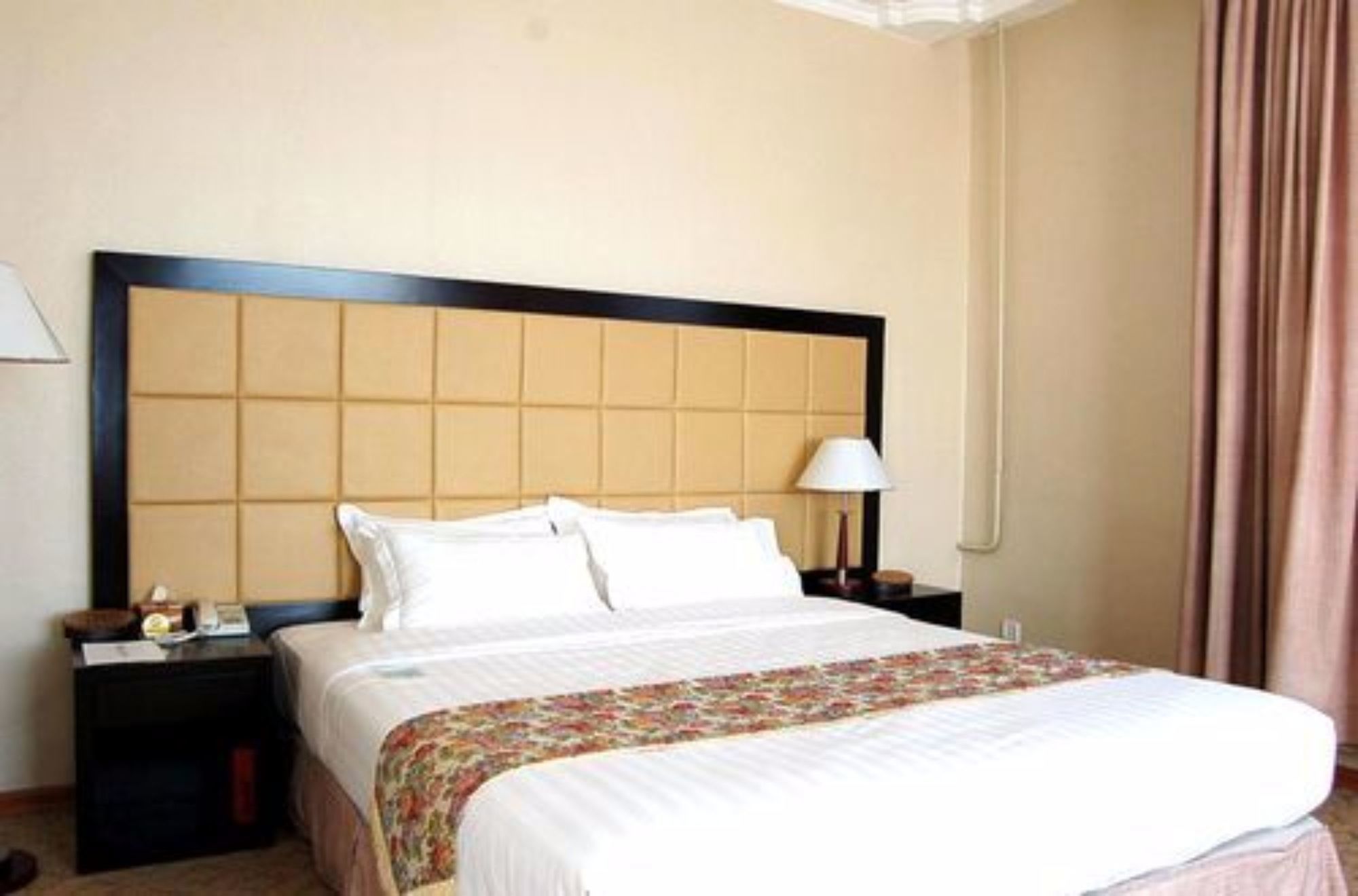 Фото Ulaanbaatar Hotel