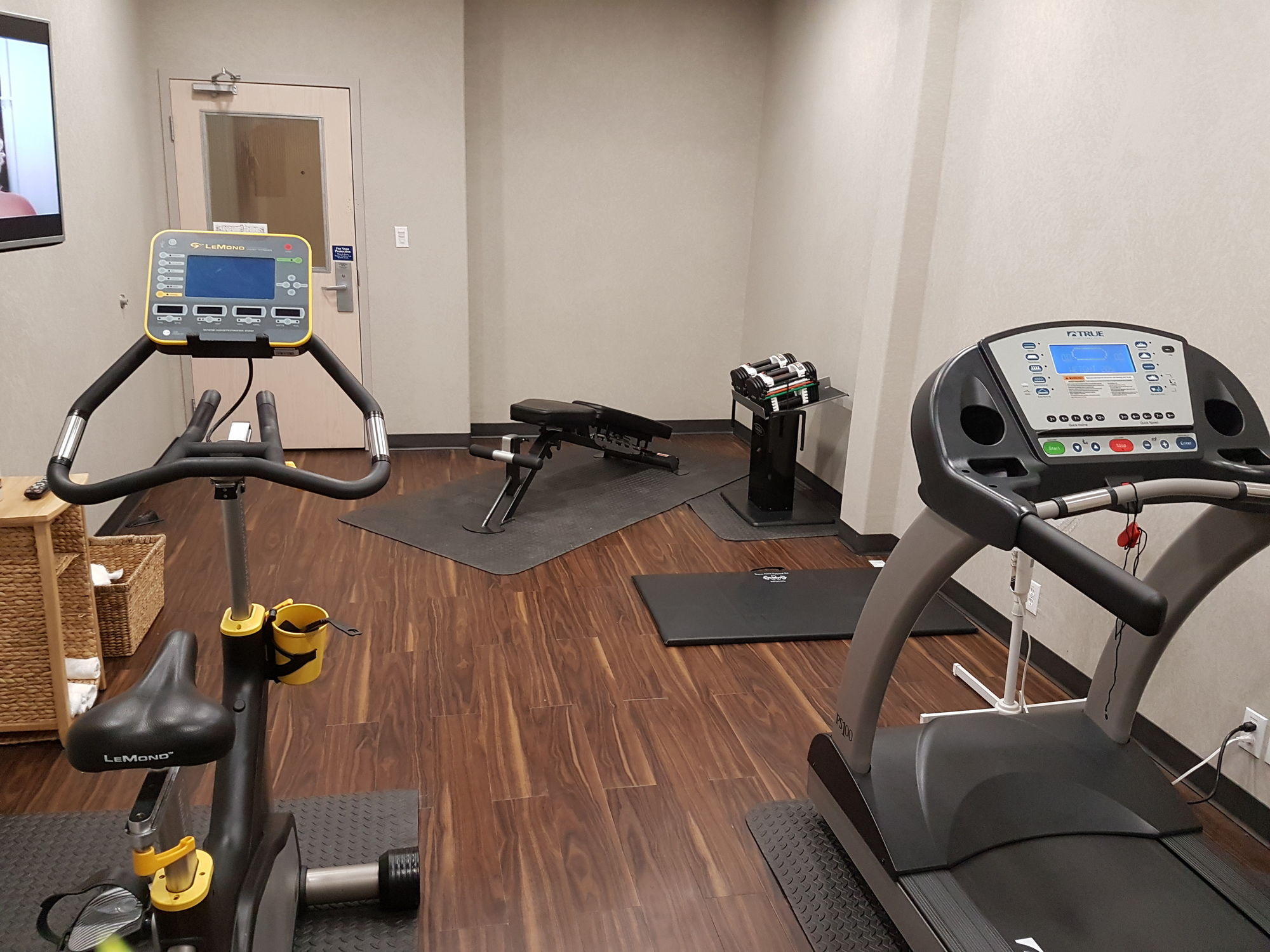 Фото Home Inn Express Medicine Hat