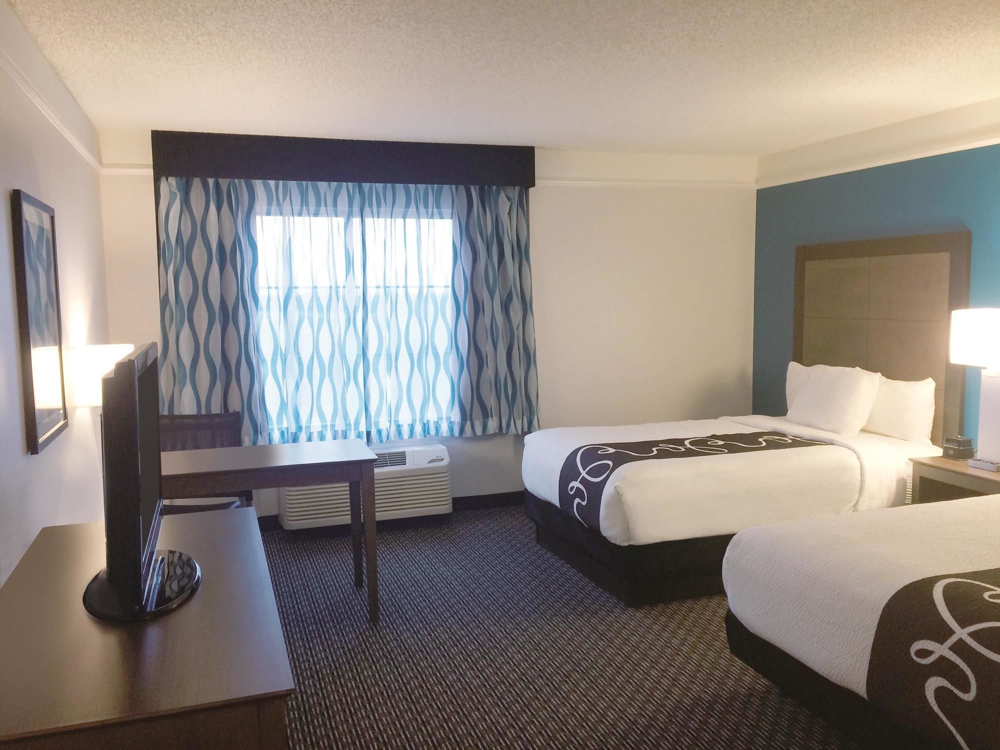 Фото La Quinta Inn & Suites by Wyndham Orlando Lake Mary