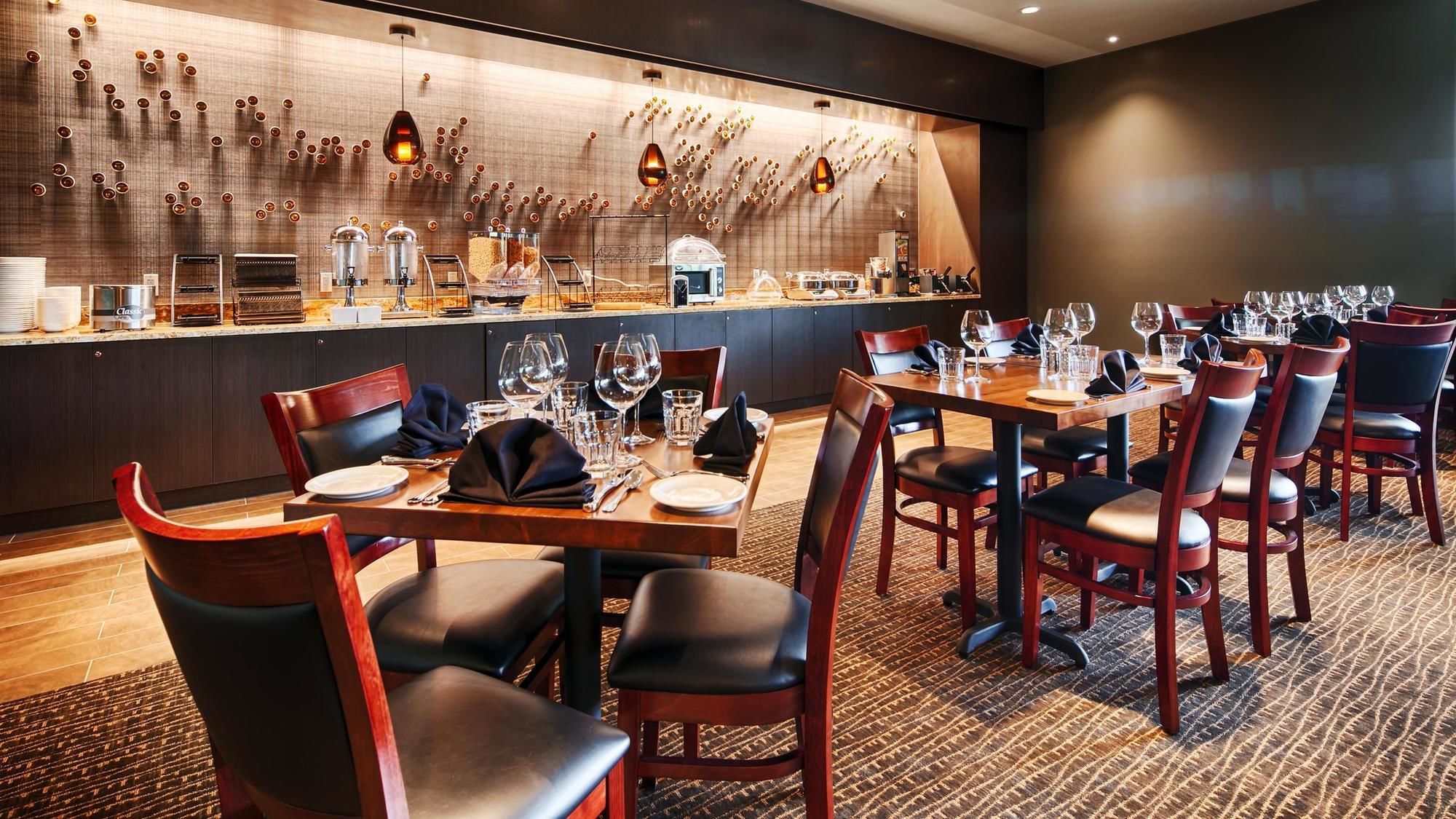 Фото Best Western Premier Boulder Falls Inn