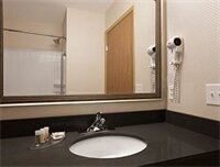 Фото Days Inn & Suites by Wyndham Winnipeg Airport Manitoba