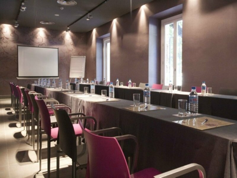 Фото Petit Palace Santa Bárbara