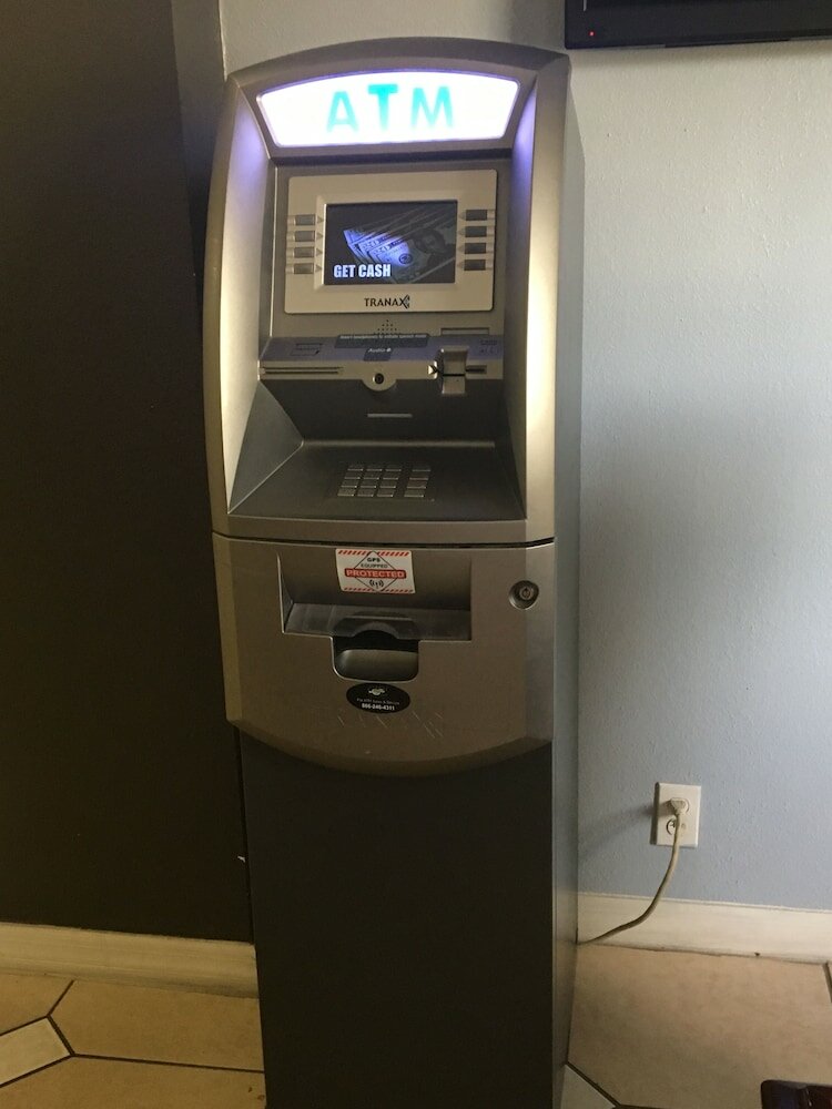 Фото Days Inn & Suites by Wyndham Tampa near Ybor City