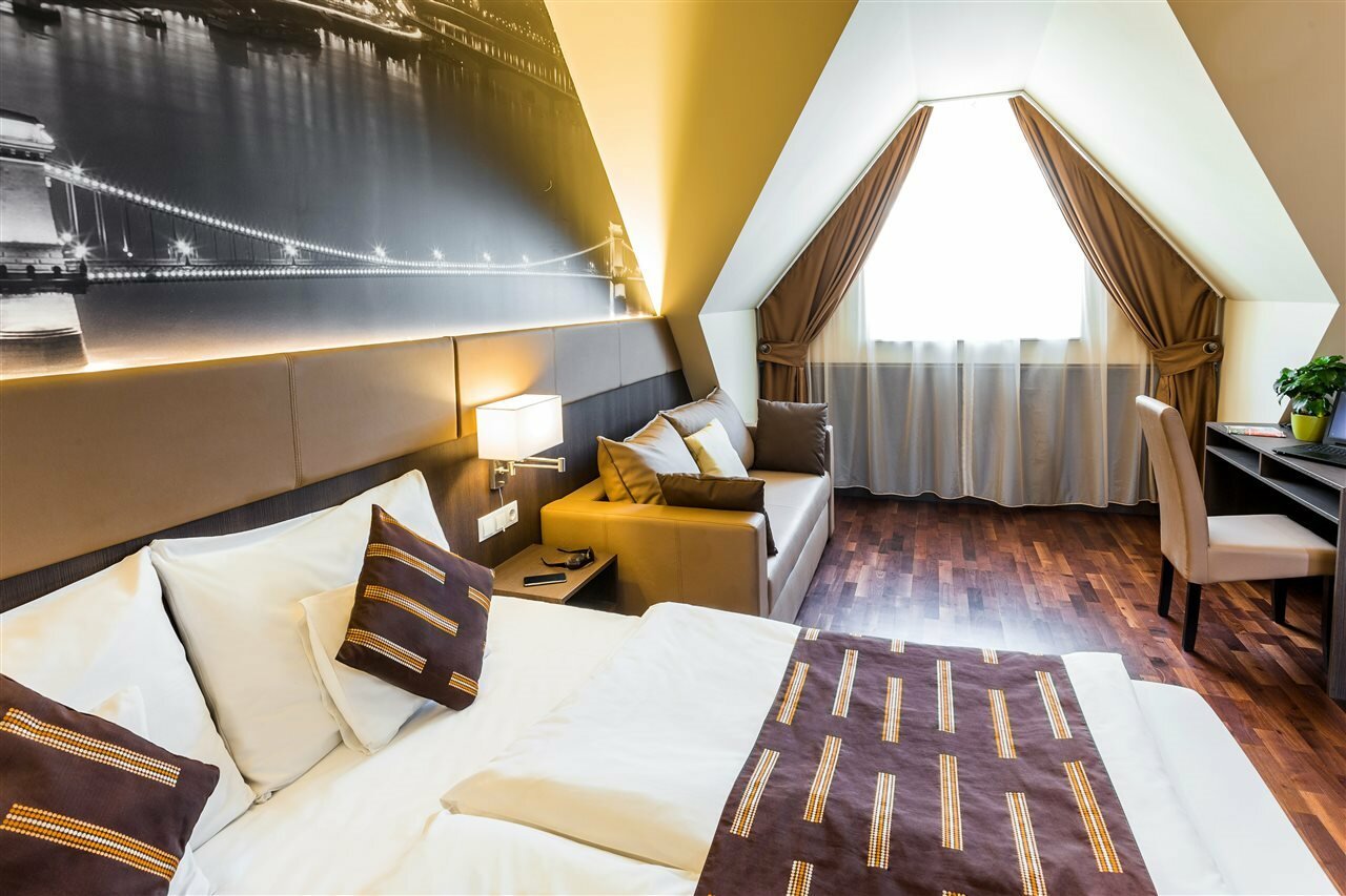 Фото 12 Revay Hotel