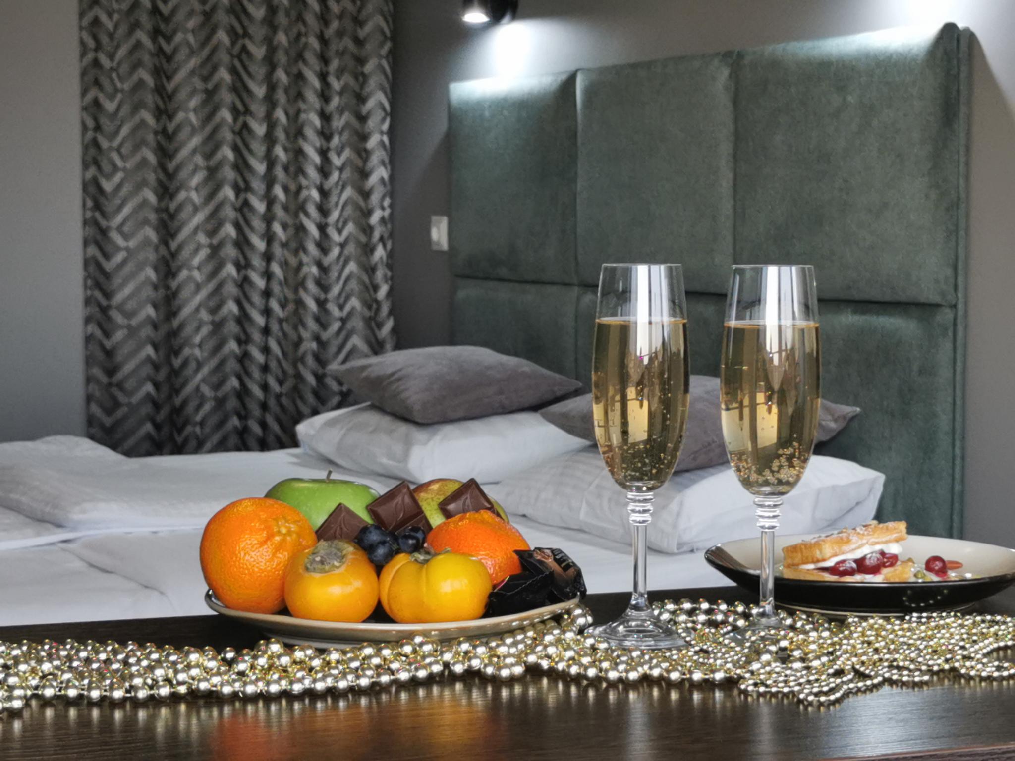 Фото Современник