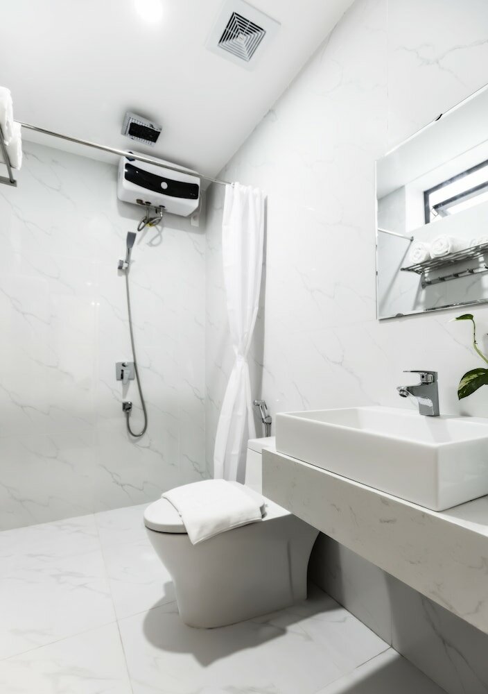 Фото Lyn's Hotel & Apartment