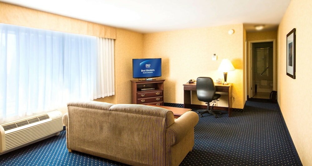Фото Best Western Plus Suites Downtown