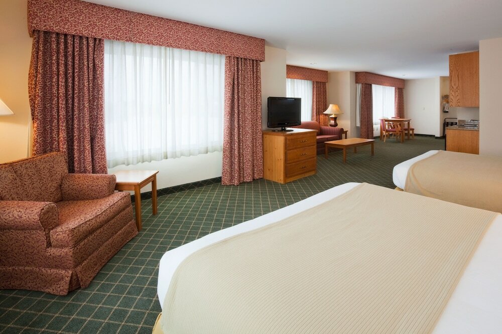 Фото Holiday Inn Express Hotel & Suites Chanhassen, an Ihg Hotel