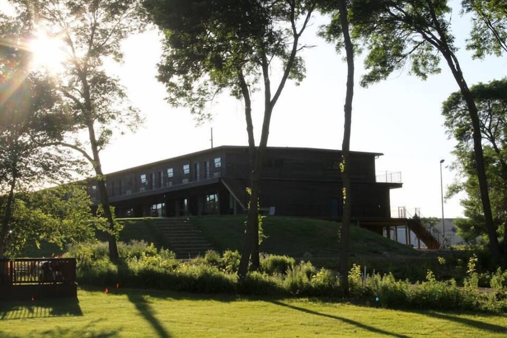 Фото Okoboji Commons Hotel