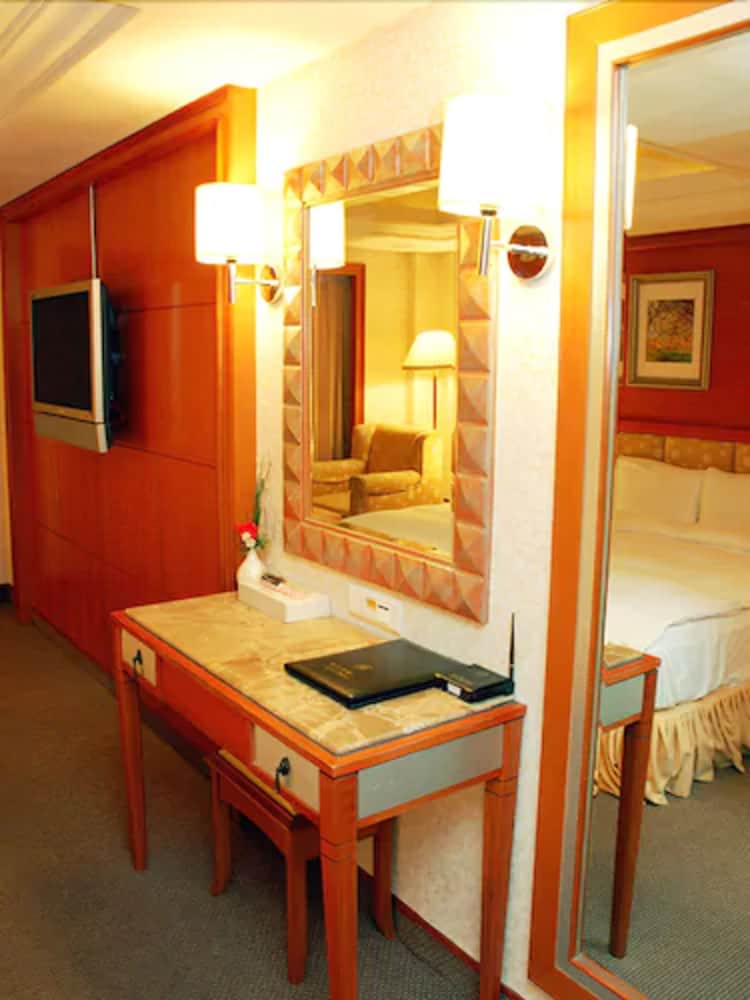 Фото Attic Hotel