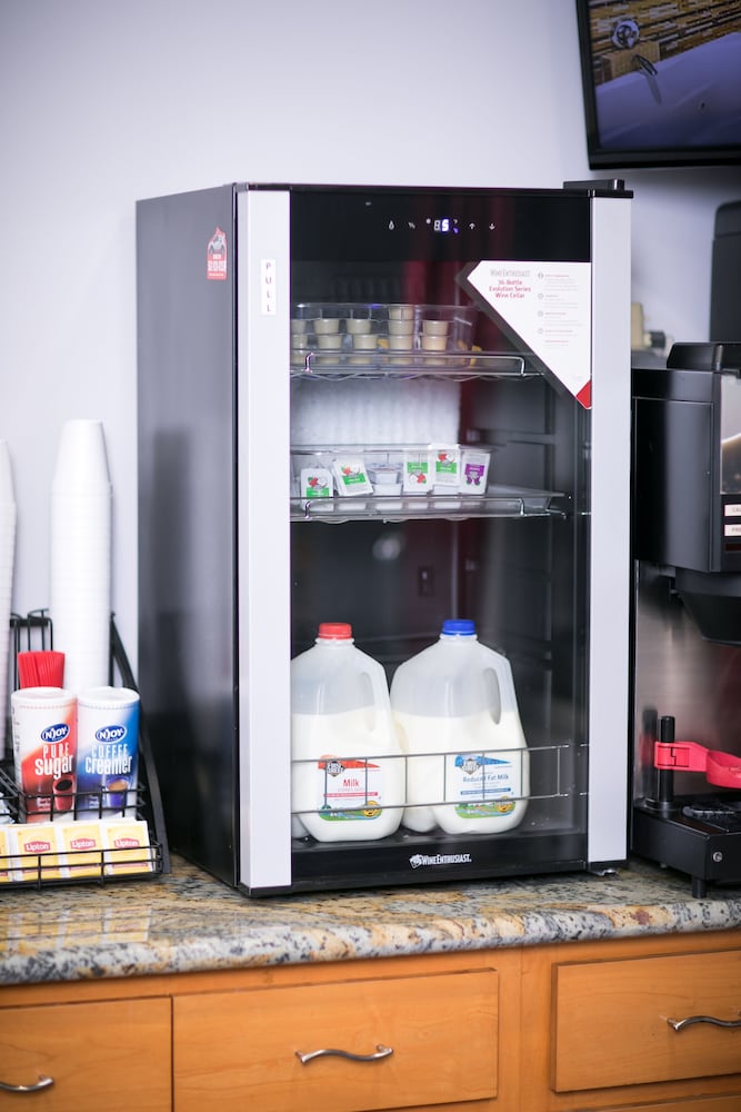 Фото Rodeway Inn & Suites