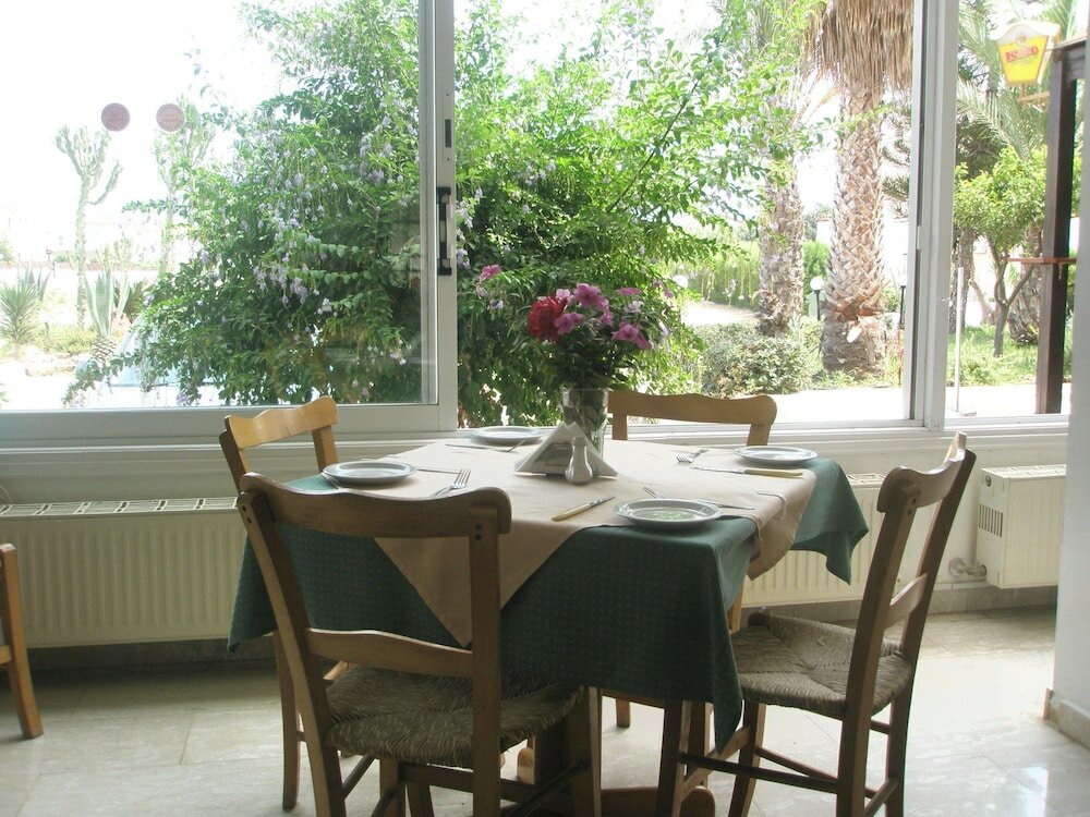 Фото DebbieXenia Hotel Apartments