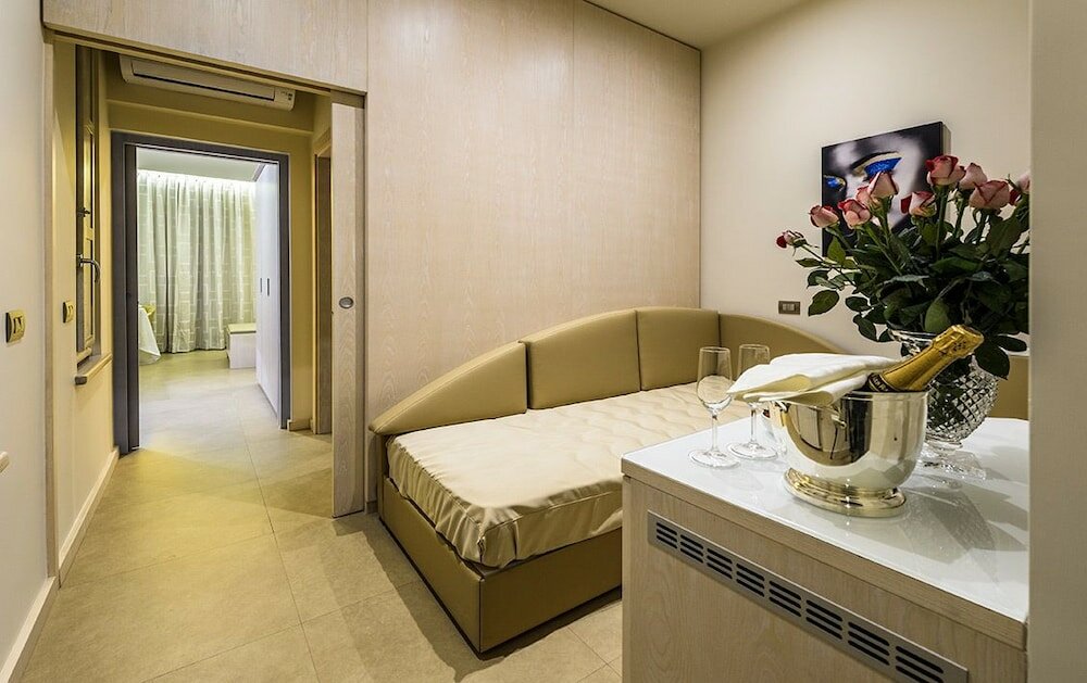 Фото Augustana House