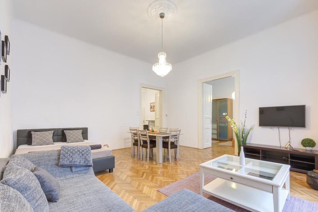 Фото Real Apartments Lovag