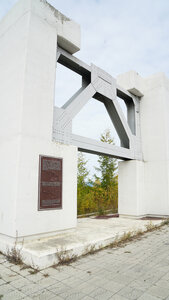 Фрагмент моста через реку Колыма (Магаданская область, Ягоднинский муниципальный округ, посёлок городского типа Дебин), памятник, мемориал в Магаданской области
