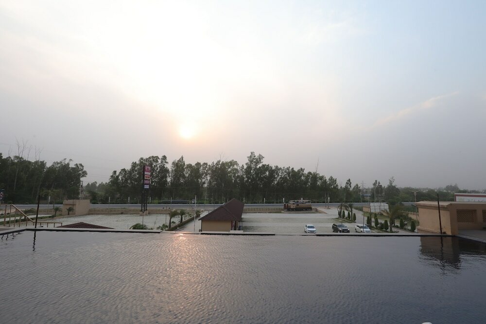 Фото Regenta Central City Vilas Palace Ambala