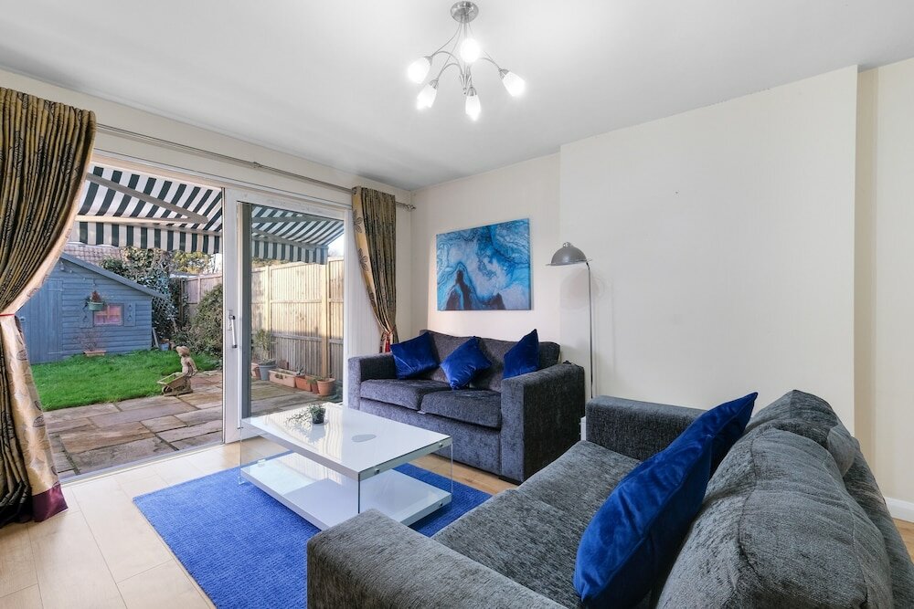 Фото Serviced 4 Bdrm 2 bath house Maidenhead