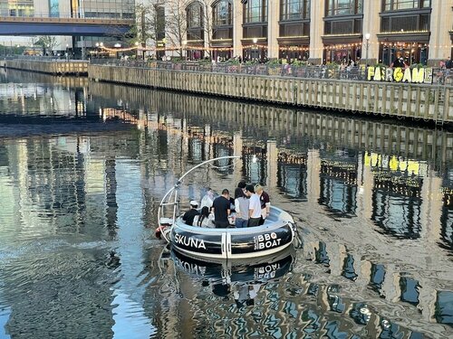 Гостиница Stunning View 2 Bed Apartment - Canary Wharf City в Лондоне