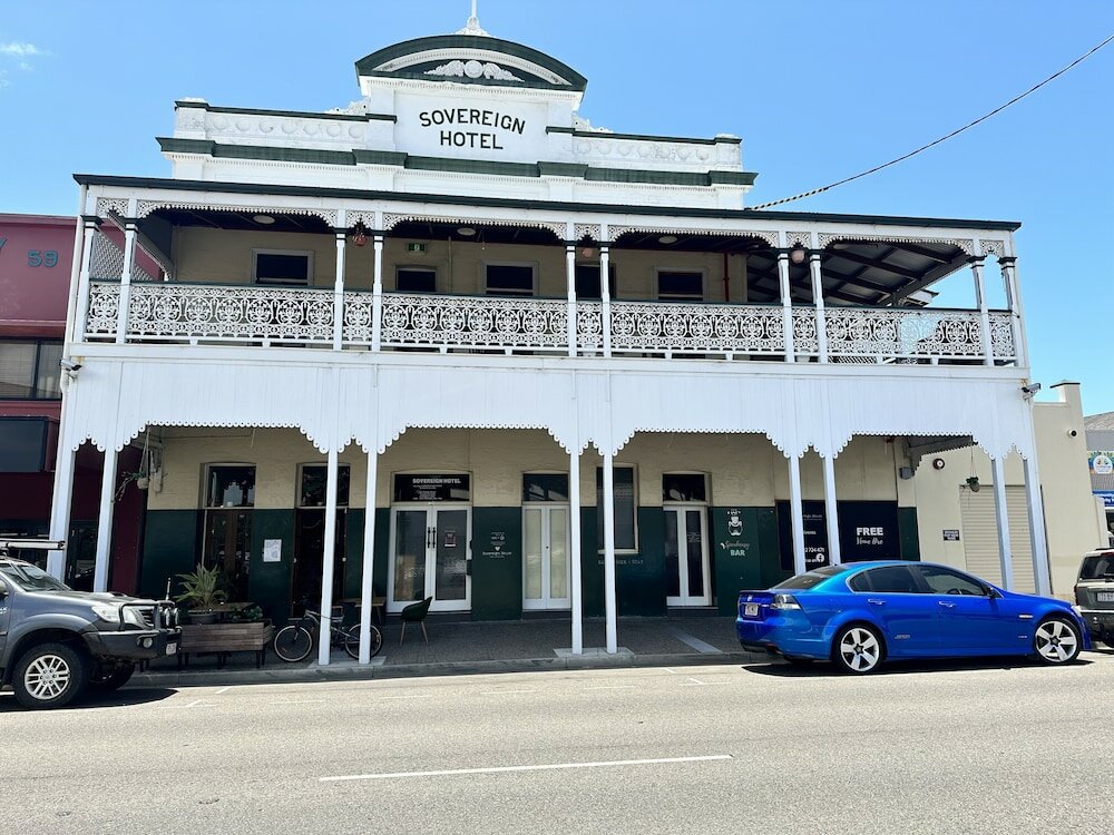 Фото отеля 1