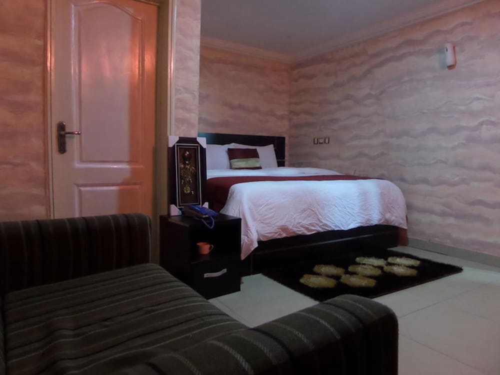 Фото White Court View Hotel