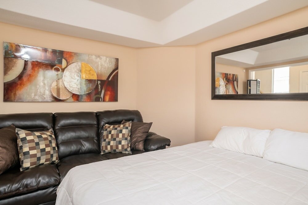 Фото 3204 Curtis Street