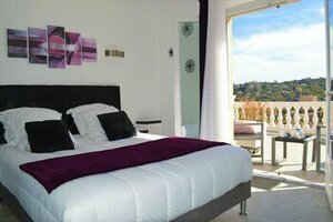 Villa La Terre Des Lauriers (Provence-Alpes-Côte d'Azur, Vaucluse, Arrondissement de Carpentras, Carpentras, Chemin du Cannet, 613), hotel