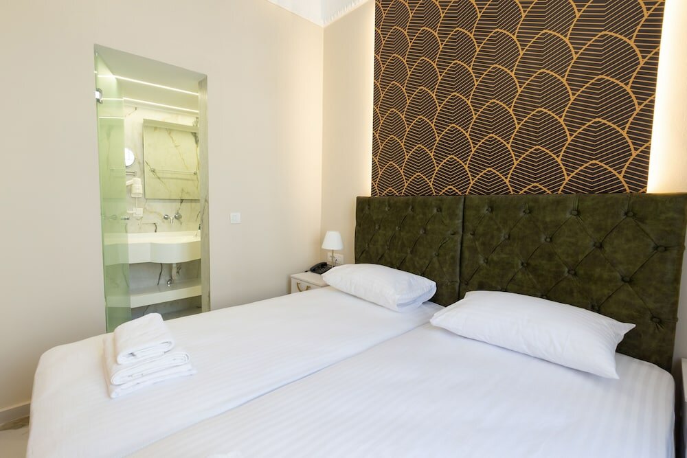 Фото Modern Luxury Hotel