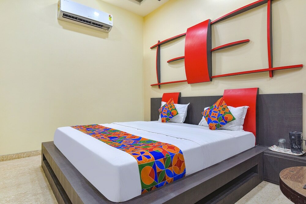 Фото Fabhotel The Castle Homestay Inn