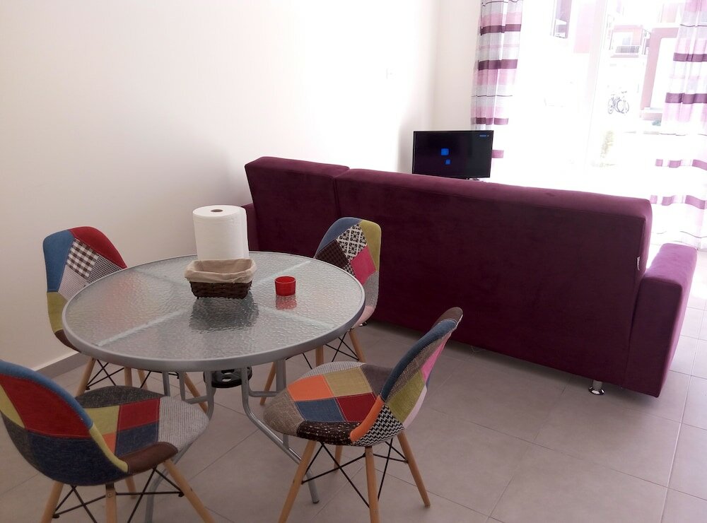 Фото One Bedroom Apartment at Longbeach