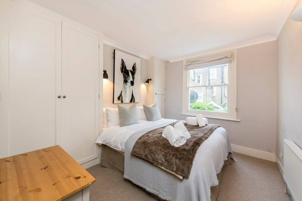 Фото Delightful 2-bed Home, Fulham